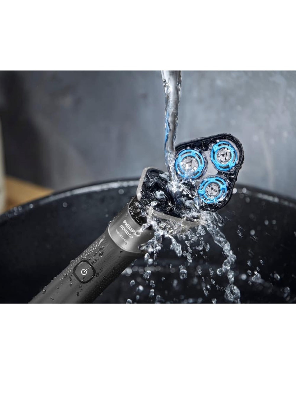 Philips Norelco Shaver 5000X in Black and Silver - Picture 3 of 7